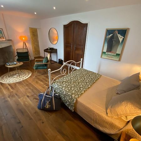 Le Prieure De Saint Pierre Bed & Breakfast ภายนอก รูปภาพ