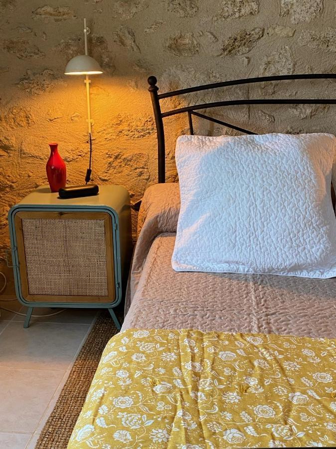 Le Prieure De Saint Pierre Bed & Breakfast ภายนอก รูปภาพ