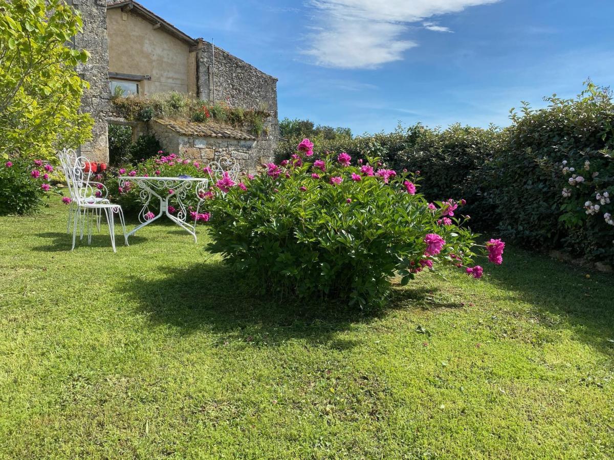 Le Prieure De Saint Pierre Bed & Breakfast ภายนอก รูปภาพ